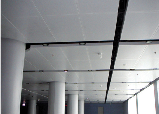 แผ่นโลหะเพดานอะคูสติกตกแต่งพื้นสแควร์ Custom Color, ISO 9001