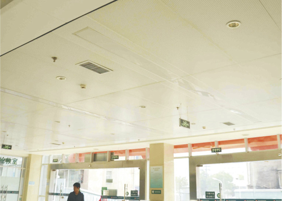แผ่นอลูมิเนียมฝังในแผ่นฝ้าเพดาน 0.7 มิลลิเมตรรูกลมปรุ ISO9001