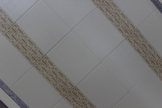 แผงเพดานห้องน้ำคลาสสิกเกรดอลูมิเนียมเกรด AA 325 มม. x 325 มม