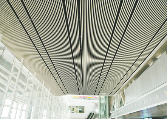ผนังอาคารเพดานตกแต่งวัสดุอัดรีด Ral 9016 โปรไฟล์อลูมิเนียมสีขาวฝ้าเพดานโลหะเชิงเส้นท่อ
